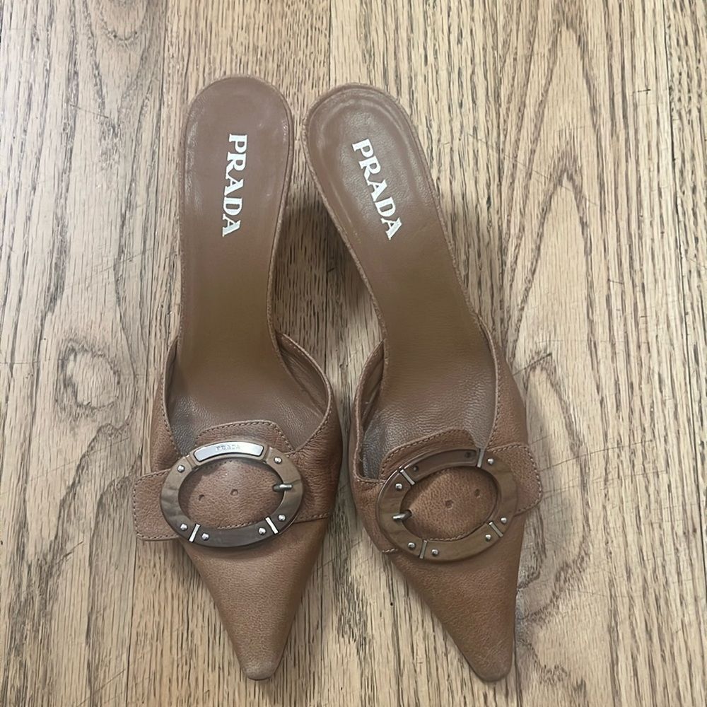 PRADA BUCKLE KITTEN HEEL POINTED TOE MULE SANDALS SIZE 35 1/2